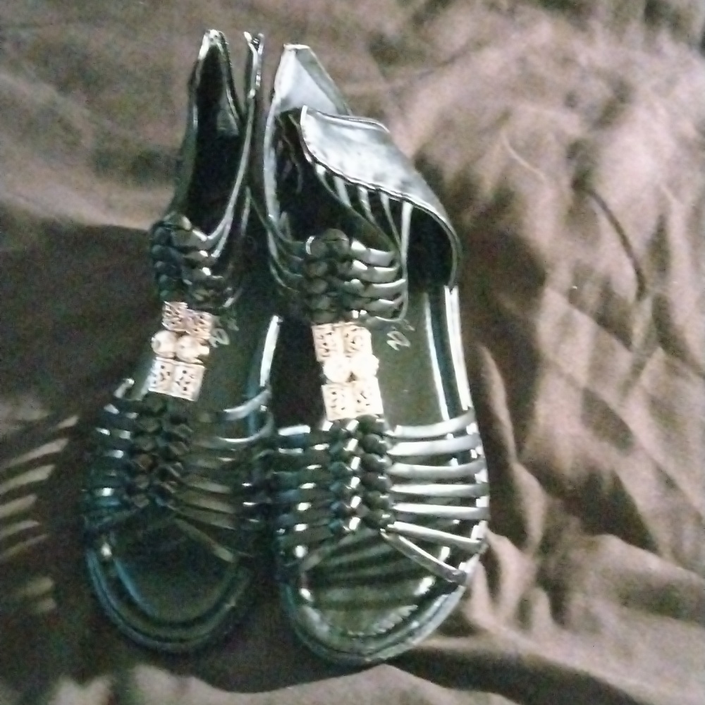 Girls sandals
